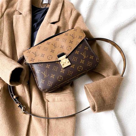 louis vuitton pochette metis reverse review